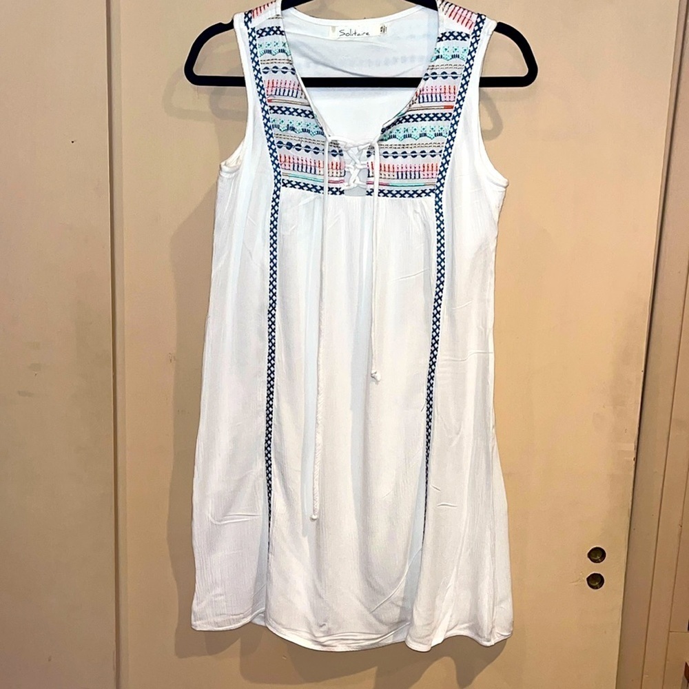 Solitaire white sleeveless with lace up neck & emodress size XS